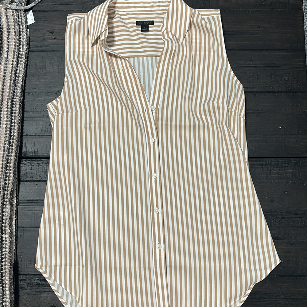 Ann Taylor Button Up Shell. Size Small. - image 2